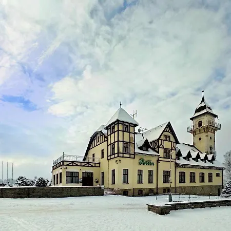 Отель Petrin